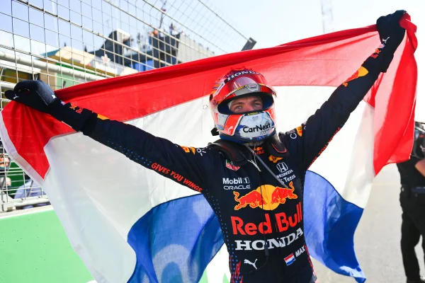Verstappen ganha corrida caseira na Holanda e assume liderança da F1