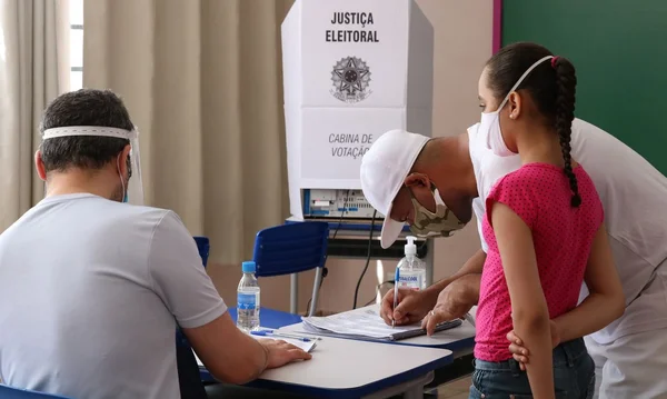 Cansados, eleitores evitam redes sociais e discussões na reta final