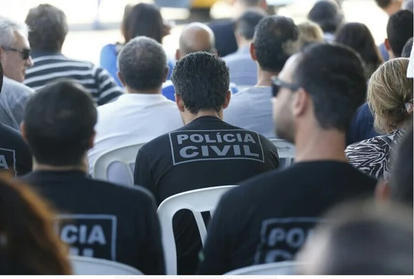 Em assembleia, policiais civis decidem continuar movimento até quinta