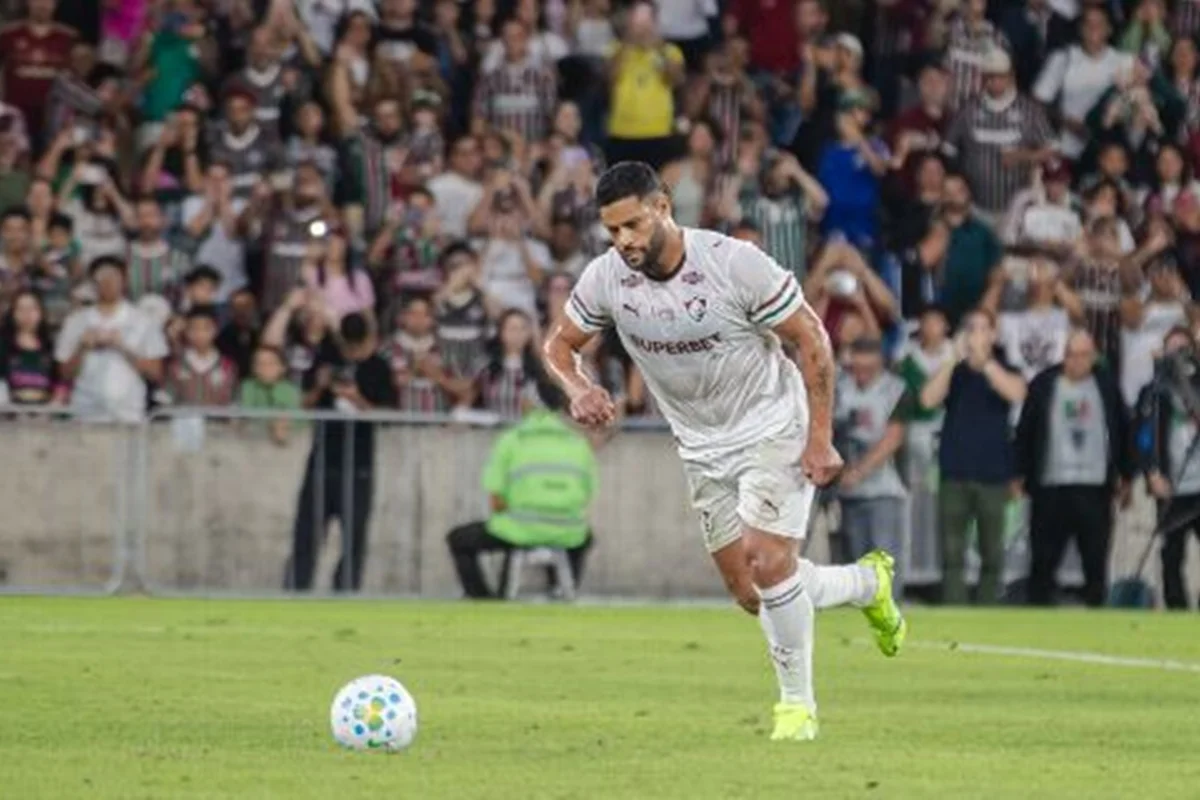 Hulk desabafa após discussão com torcida: “Jamais vou faltar com respeito” - imagem 3 Hulk desabafa após discussão com torcida: “Jamais vou faltar com respeito” - imagem 3