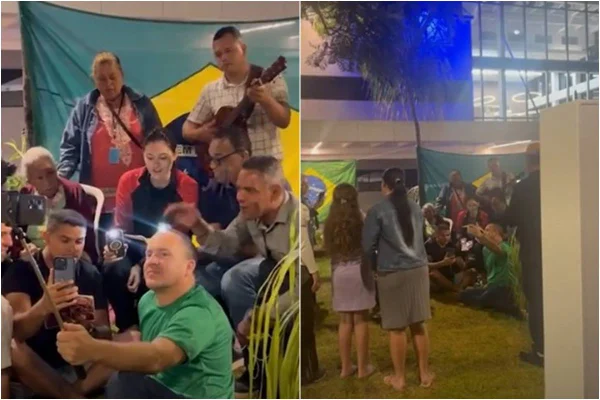 Foto colorida de Michelle Bolsonaro com apoiadores de Jair Bolsonaro (PL) na porta do hospital, em Brasília - Metrópoles