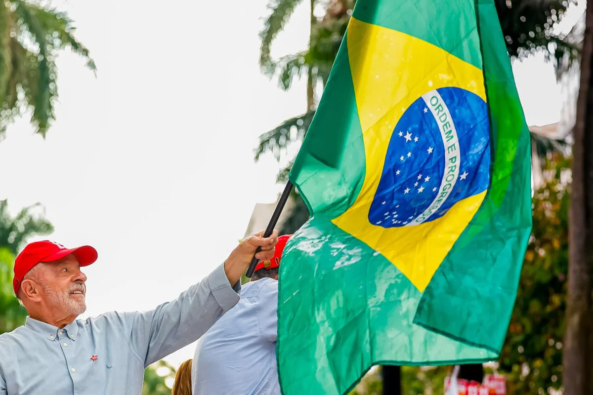 Em último ato em Minas, Lula tenta reverter desvantagem do 1º turno