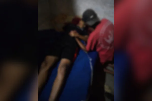 Imagem colorida, Jovem de 18 anos morre com tiro acidental ao manusear arma com namorada - Metrópoles