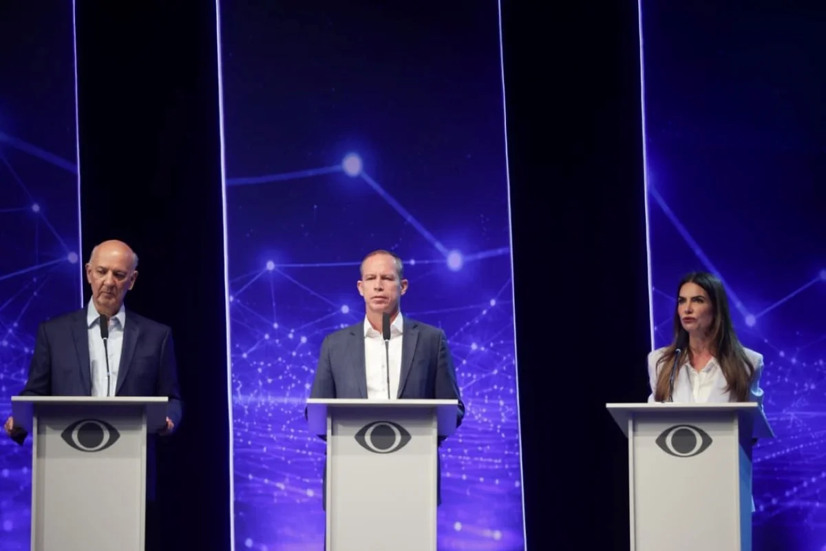 Michelle, Bia e Damares assistem juntas debate em apoio a Celina Leão - imagem 2 Michelle, Bia e Damares assistem juntas debate em apoio a Celina Leão - imagem 2