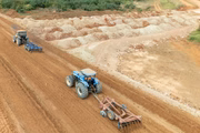 Construtora aterra bacias do sistema de drenagem em Ceilândia