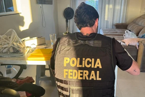 Ladrões de avião faturam R$ 4,2 milhões com roubos cinematográficos