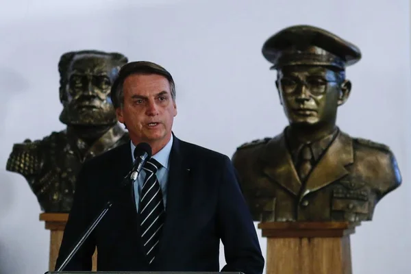 Previdência: Bolsonaro sanciona reforma de militares. Veja regras