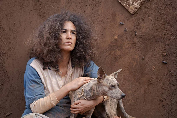 Foto colorida da atriz Bárbara Colen no filme Silêncio das Ostras - Metrópoles