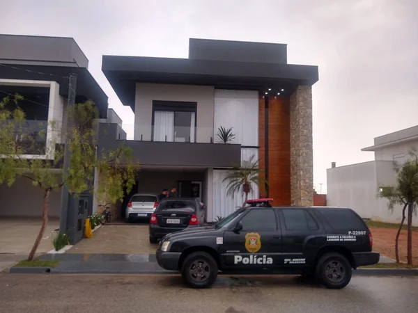 Suspeitos de aplicar golpes por PIX foram presos em condomínio de luxo no interior de São Paulo