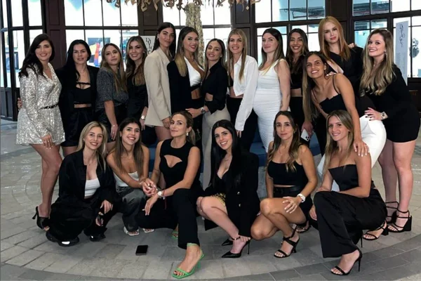 Esposas de jogadores farão tatuagem em caso de título argentino na Copa