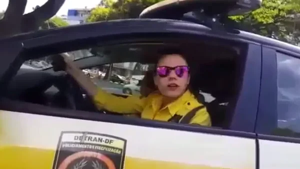 Em vídeo, cidadão se revolta com postura de agentes do Detran no DF