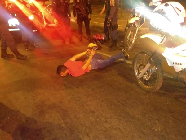 Vídeo: PM prende assaltantes que agiam no Cruzeiro