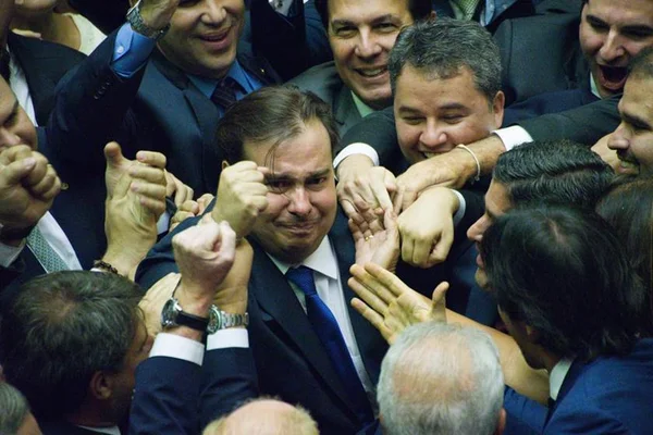 Pela 3ª vez, Rodrigo Maia assume a presidência da Câmara dos Deputados