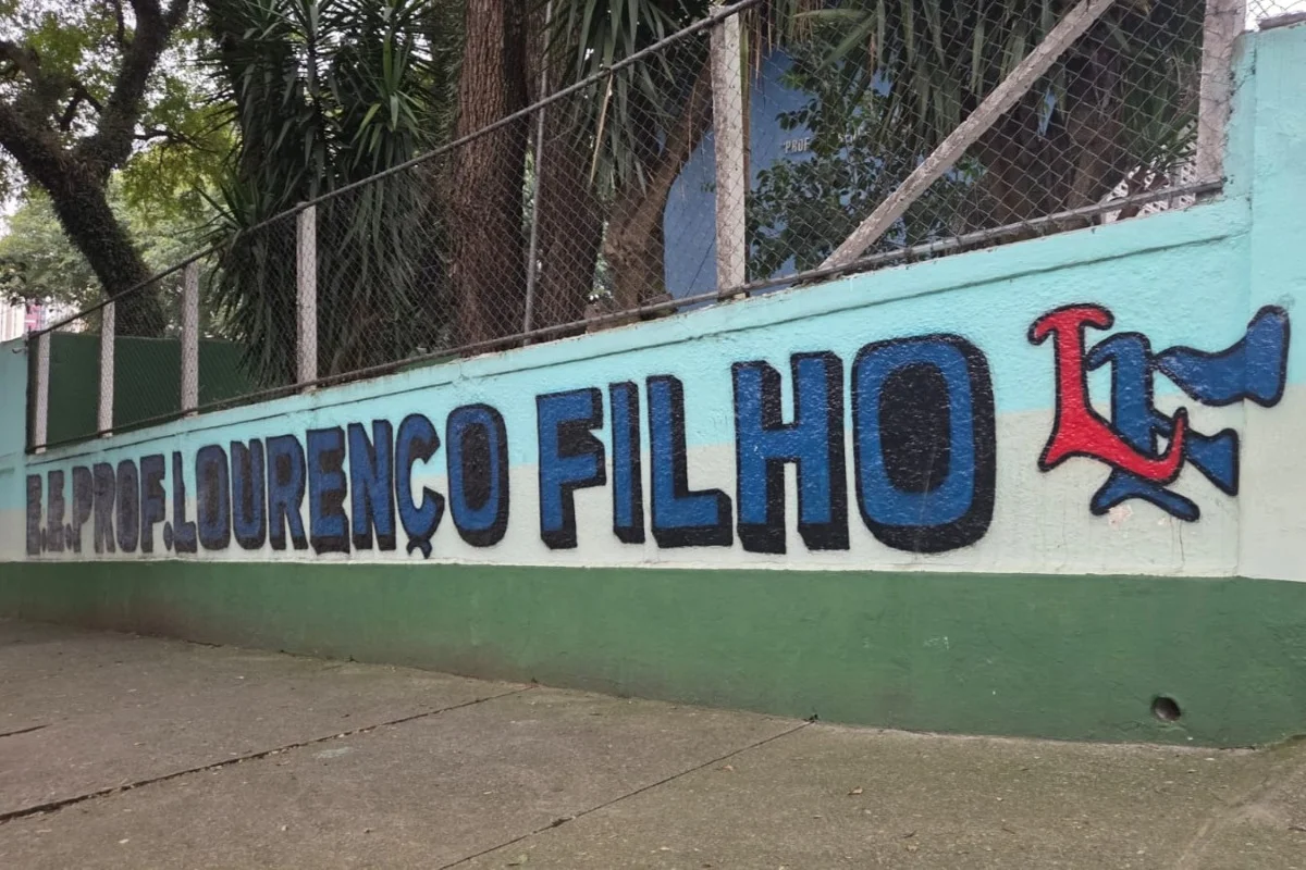 Fachada da Escola Estadual Prof. Lourenço Filho, no Planalto Paulista, que adotou o modelo cívico-militar Fachada da Escola Estadual Prof. Lourenço Filho, no Planalto Paulista, que adotou o modelo cívico-militar