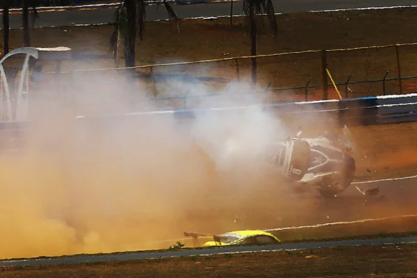 Assista ao vídeo: Filho de Piquet sobrevive a acidente espetacular em Goiânia