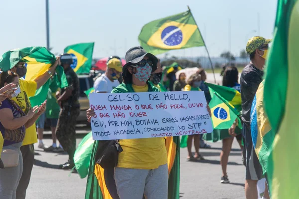 Com Esplanada fechada, apoiadores de Bolsonaro fazem ato no QG do Exército