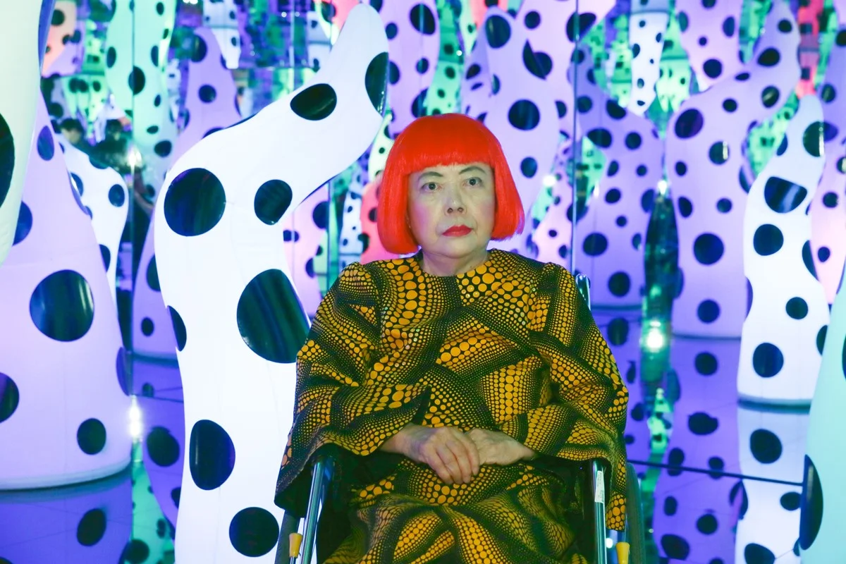 Yayoi Kusama comparece à prévia para a imprensa da exposição "I Who Have Arrived In Heaven" (Eu, que cheguei ao céu), de Yayoi Kusama, na galeria de arte David Zwirner, em 7 de novembro de 2013, na cidade de Nova York Yayoi Kusama comparece à prévia para a imprensa da exposição "I Who Have Arrived In Heaven" (Eu, que cheguei ao céu), de Yayoi Kusama, na galeria de arte David Zwirner, em 7 de novembro de 2013, na cidade de Nova York