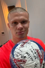 O atleta é o camisa 9 da Seleção da Noruega O atleta é o camisa 9 da Seleção da Noruega