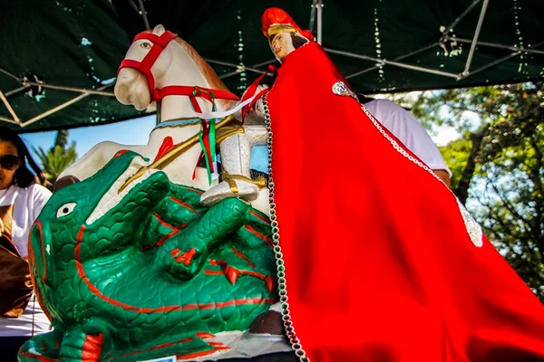 Em dia de São Jorge, famosos homenageiam santo guerreiro