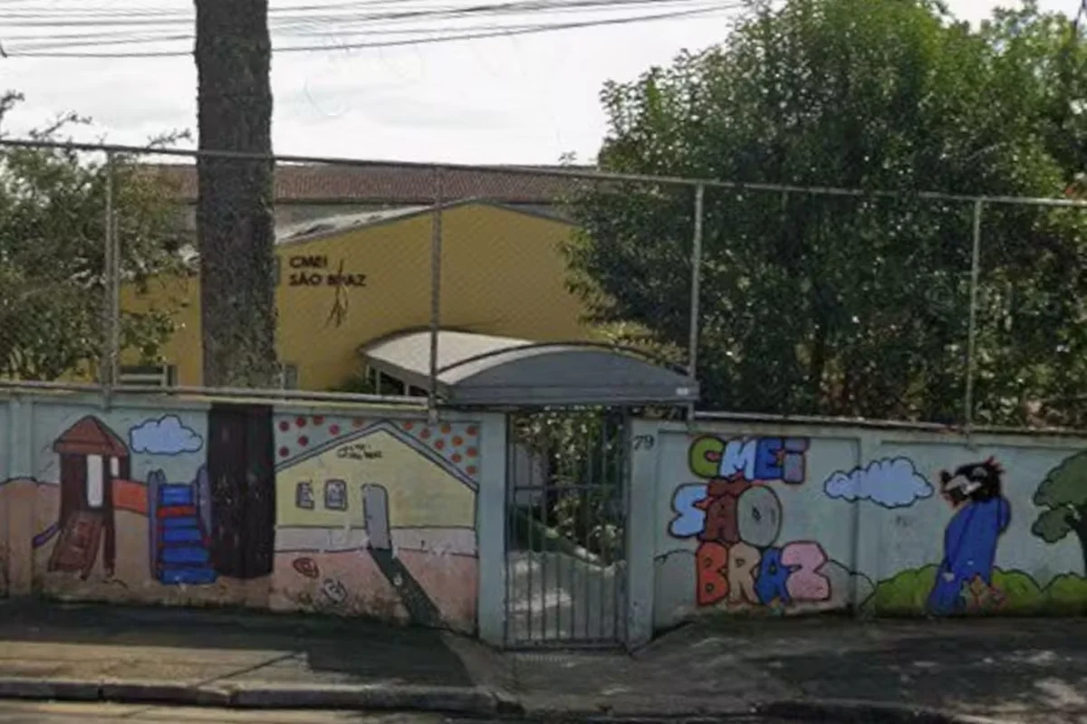Homem armado com faca invade escola e faz 20 crianças reféns em Curitiba