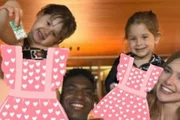 Netinho, irmão de Vini Jr, ao lado de Virginia e das filhas dela