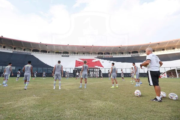 Vasco x Oriente Petrolero: onde assistir, horário, escalações