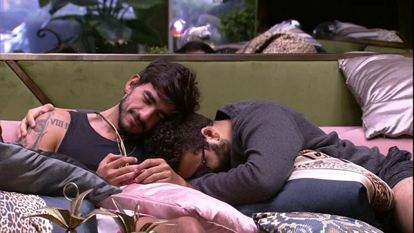 BBB20: Vitor Hugo insiste com Guilherme: “Te amo, não vai mudar”