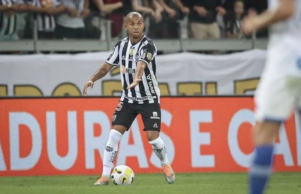 Imagem colorida de Mariano, lateral-direito do Atlético Mineiro