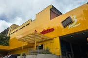 Descarte irregular de água suja por fábrica da Bauducco em Guarulhos (SP) causa transtornos a moradores há três anos Descarte irregular de água suja por fábrica da Bauducco em Guarulhos (SP) causa transtornos a moradores há três anos