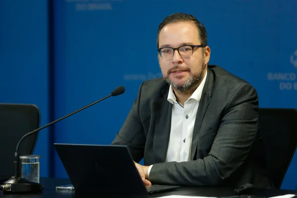 Líderes propõem urgência de projeto autorizando Congresso a demitir diretoria do BC