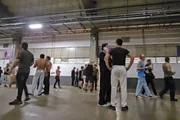 Os banheiros masculinos viraram o epicentro do comércio ilegal, sendo frequentados também por diversas mulheres sem qualquer tipo de constrangimento ou barreira. A facilidade para a entrada dos entorpecentes na festa foi gritante, facilitada por uma revista de segurança considerada extremamente superficial nos portões de acesso Os banheiros masculinos viraram o epicentro do comércio ilegal, sendo frequentados também por diversas mulheres sem qualquer tipo de constrangimento ou barreira. A facilidade para a entrada dos entorpecentes na festa foi gritante, facilitada por uma revista de segurança considerada extremamente superficial nos portões de acesso
