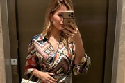 Tania Oliveira faz selfie no espelho Tania Oliveira faz selfie no espelho