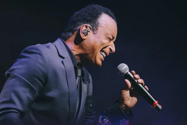 Advogada relata confusão após show de Jon Secada: “Falta de respeito” - destaque galeria