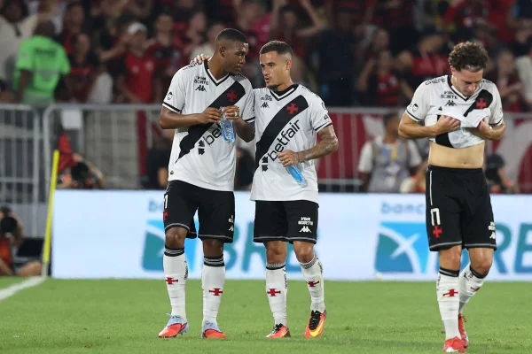 Jogadores do Vasco no clássico diante do Flamengo