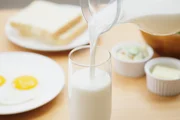 Pessoas com o quadro sem persistência da lactase consegue tolerar pequenas quantidades, como um copo de leite