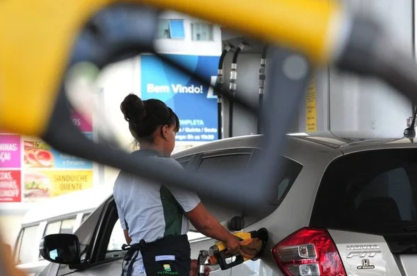 DF: gasolina bate R$ 4,43 e vai subir, após anúncio da Petrobras