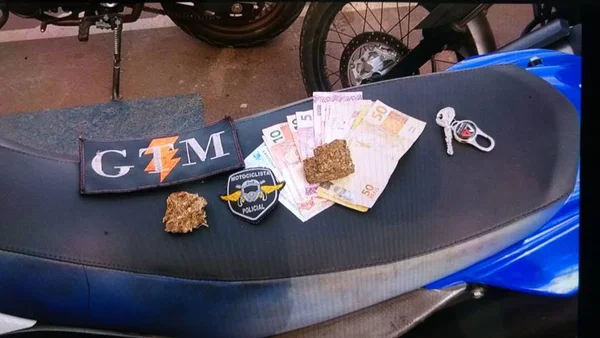 Adolescente é apreendido pela PMDF com dinheiro e porções de maconha