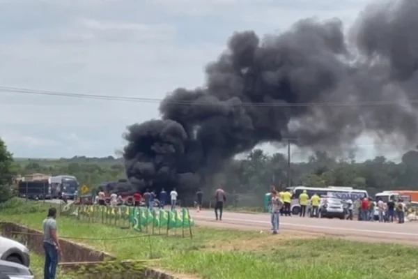 Bloqueio de rodovia em Lucas do Rio Verde Mato Grosso - Metrópoles