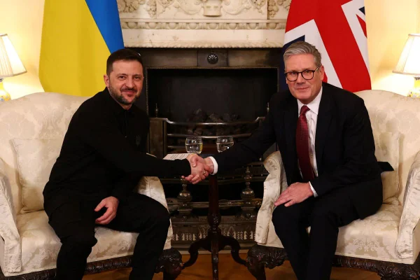 Zelensky agradece apoio de Starmer à Ucrânia e lamenta saída do premiê - destaque galeria