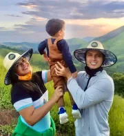 Mara Maravilha, o filho Benjamim e o marido, Gabriel Torres