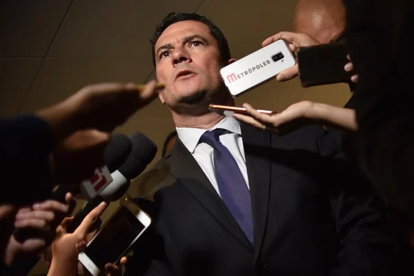 Moro diz que trabalha 24h por dia: “Menos quando durmo”