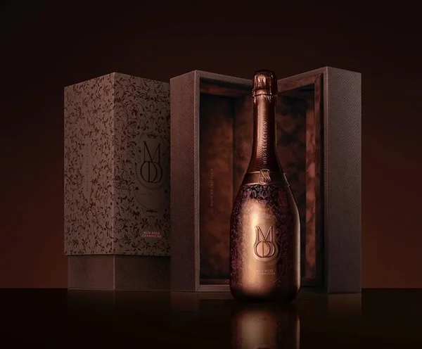 Astro do rap, Drake lança linha de champanhe de luxo