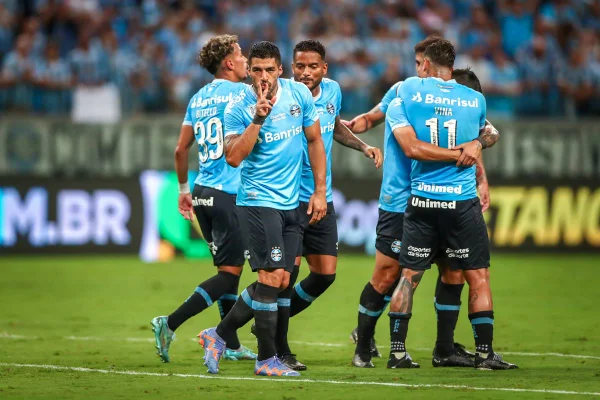 Com gol de Suárez, Grêmio bate Ferroviário e avança na Copa do Brasil