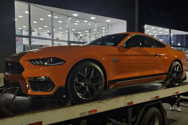 carro de luxo mustang preso agride policial goiania (1)