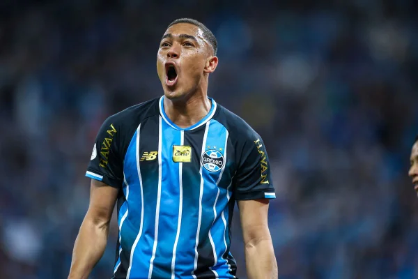 Grêmio bate Internacional por 3 x 1 e vai à semifinal da Copa do Brasil