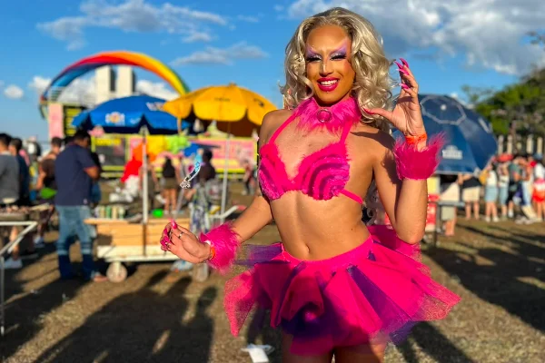 Com tema voltado às eleições, 27ª Parada LGBTQIAPN+ colore a Esplanada - destaque galeria