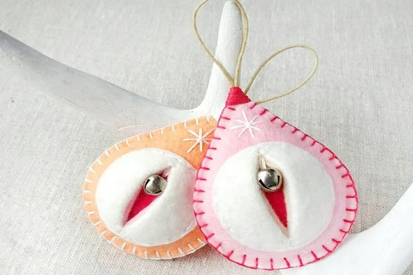 Que tal decorar a sua árvore de Natal com enfeites em forma de vagina?