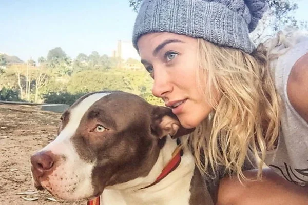 Gabriela pugliesi e cachorro