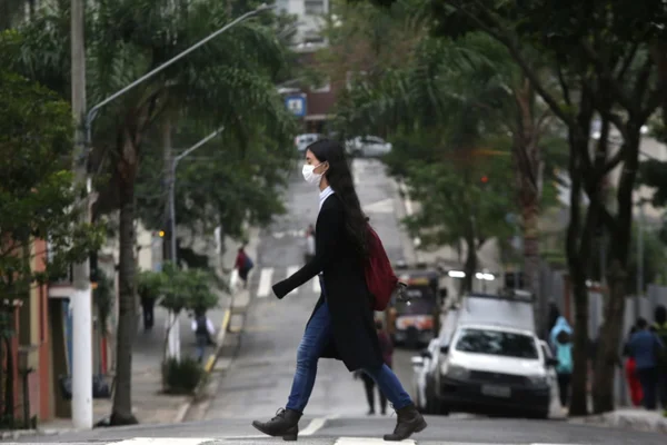 Clima: frentes frias chegam ao Sudeste e tempo firme retorna ao Sul