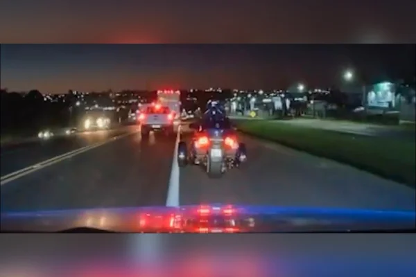 PRF prende homem após fuga em triciclo e apreende carga de R$ 100 mil